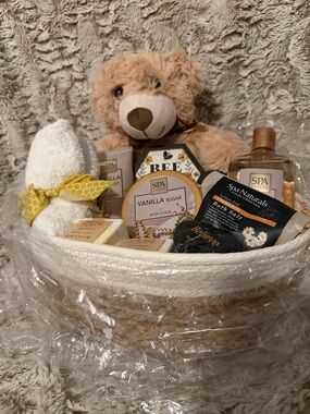 Spa Naturals Vanilla Sugar Kids Bath Gift Basket - Tan & White